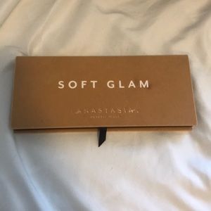 Anastasia soft glam palette